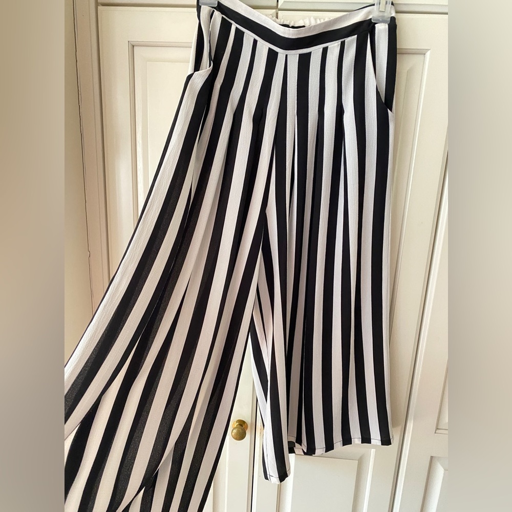 Tribeca Black White Striped Wide Leg crop Pants Pull On elastic waist 24"-28"